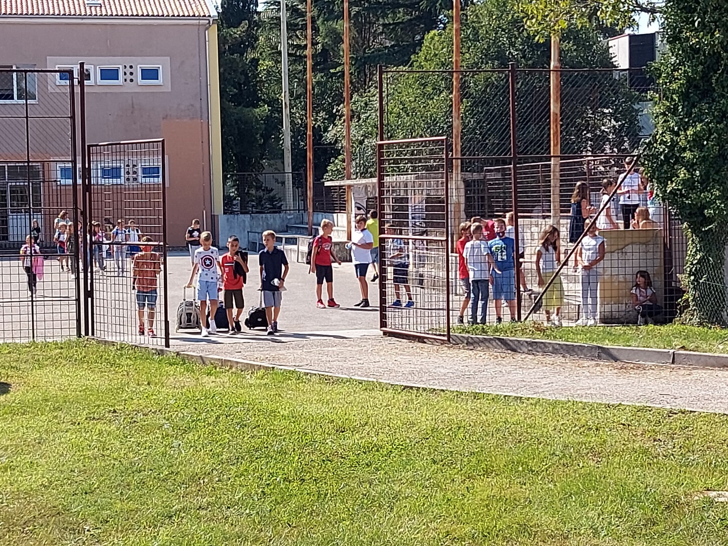 S torbama po znanje u školu